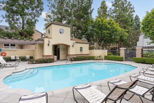 Building Photo - Newport Beach Townhome  for Lease