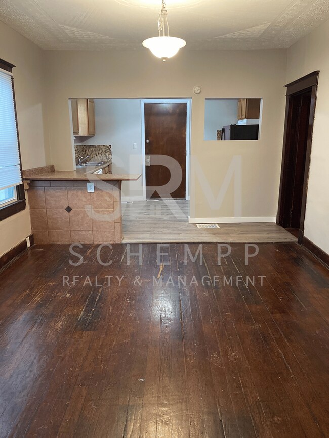 Building Photo - Spacious FOUR home in West Louisville Available Now-Section 8 Accepted