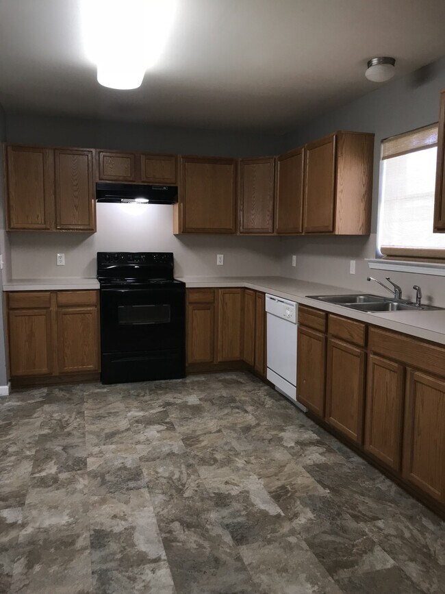 Building Photo - 3 Bedroom House in Denham Springs
