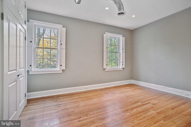 Building Photo - 323 Cypress St