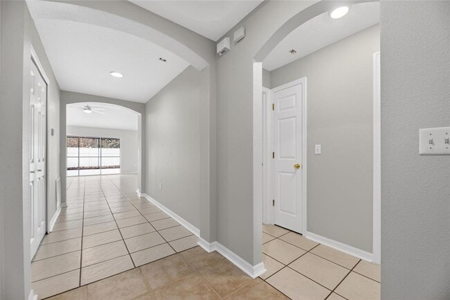 Building Photo - 9613 Cypress Harbor Dr