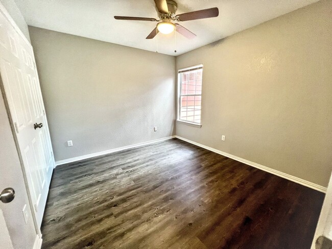 Building Photo - Newly Renovated 2-Story 3-Bedroom Property in Dallas - ($500 OFF the first month’s rent)