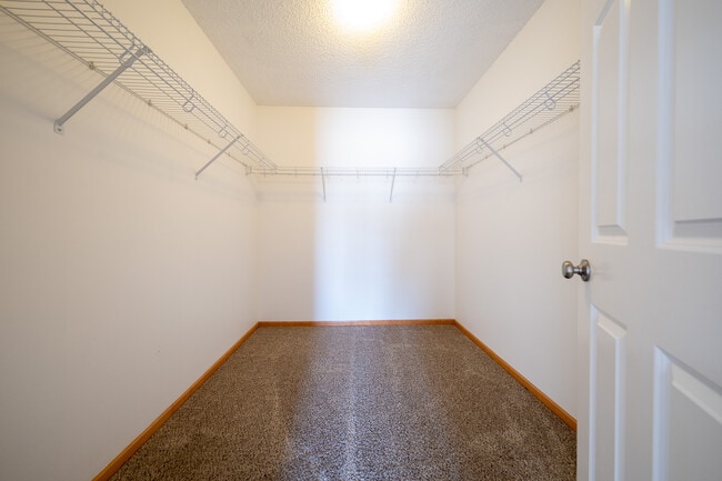 Building Photo - 4853 Bisset Ln
