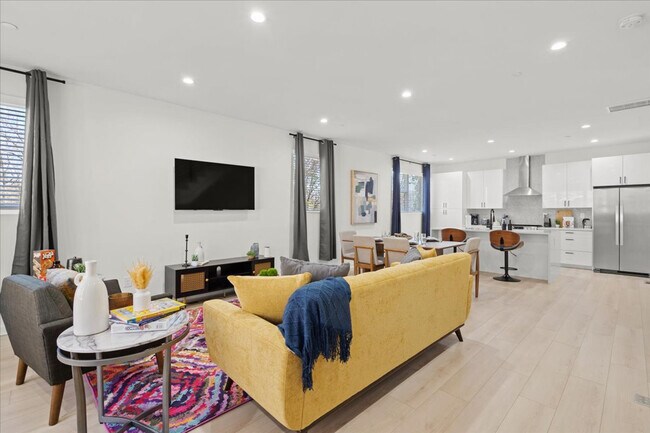 Building Photo - 1111 Dade St