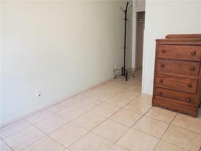 Building Photo - 3202 Grooms St