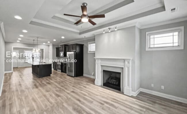 Building Photo - 3 Bed, 2 Bath Home with Garage / Pet-Friendly / Available Now!