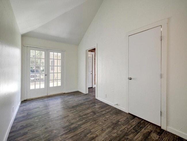 Building Photo - 903 Shoal Cliff Ct
