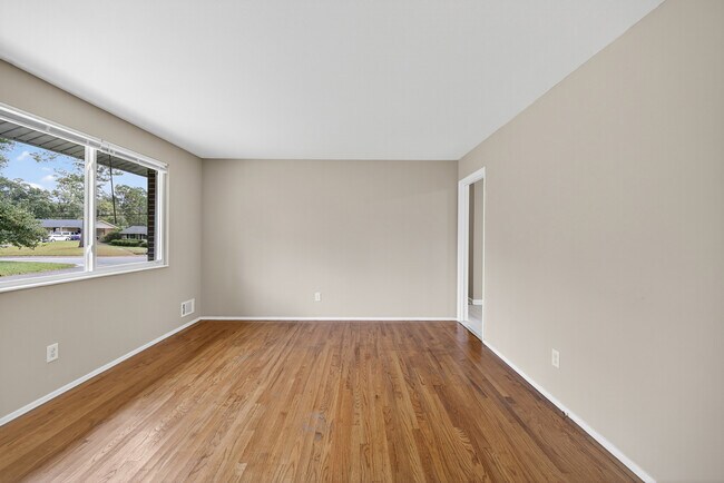 Building Photo - 2327 Mura Dr