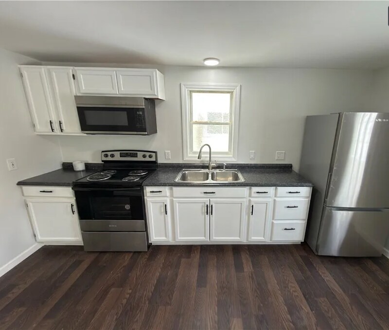 Building Photo - 9 W 9th St