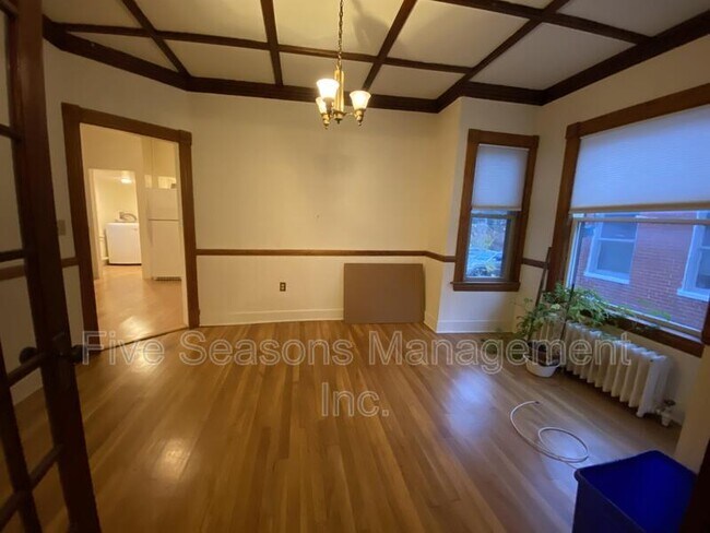 Building Photo - 119 N Winooski Ave