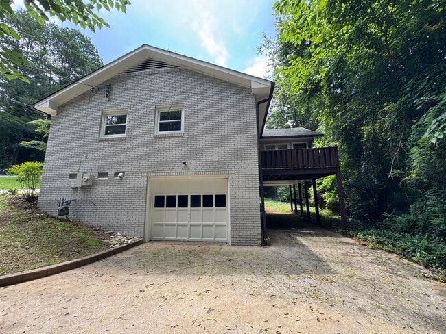 Building Photo - Renovated 4/3 House in North Hills- $1,995