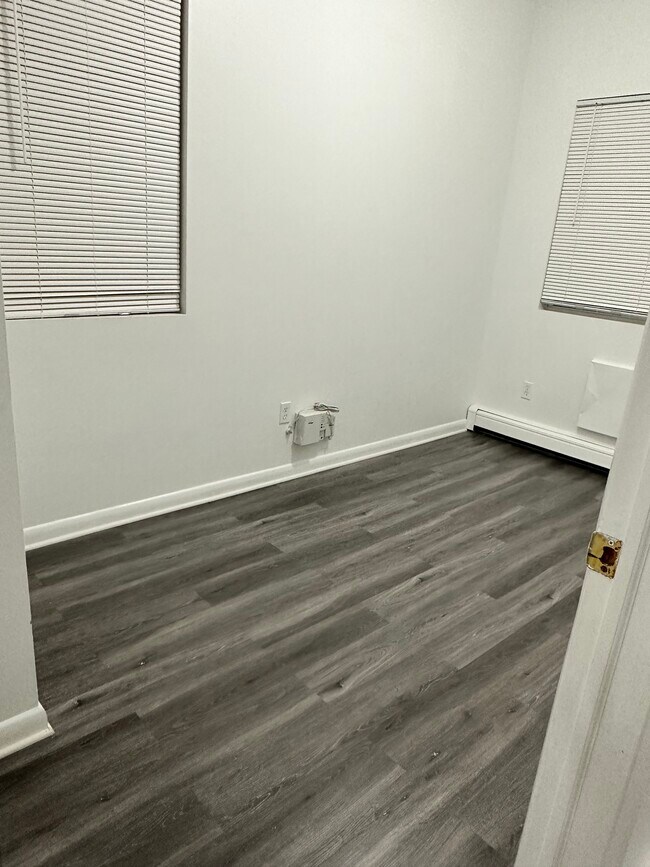 1st bedroom - 12602 172nd St