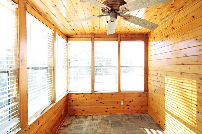 Building Photo - Updated Locust Grove Home