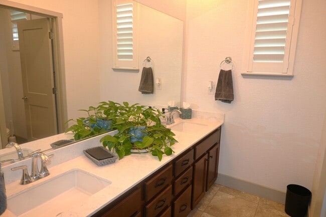 Building Photo - 10060 Carinata Dr