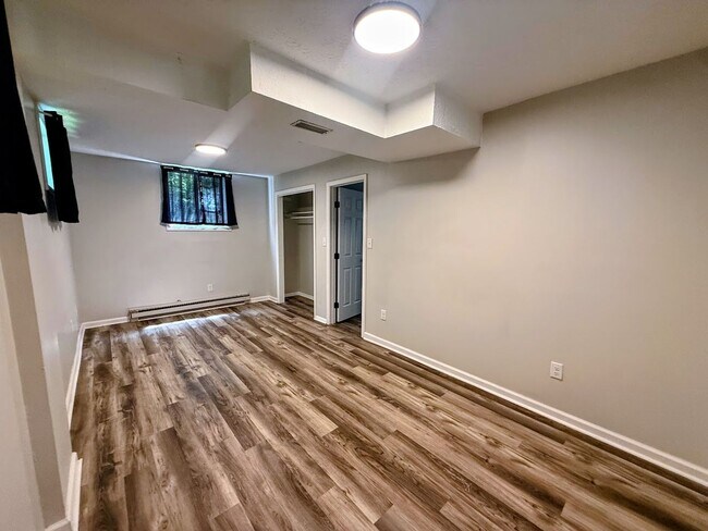 Building Photo - Bender Ave Duplex