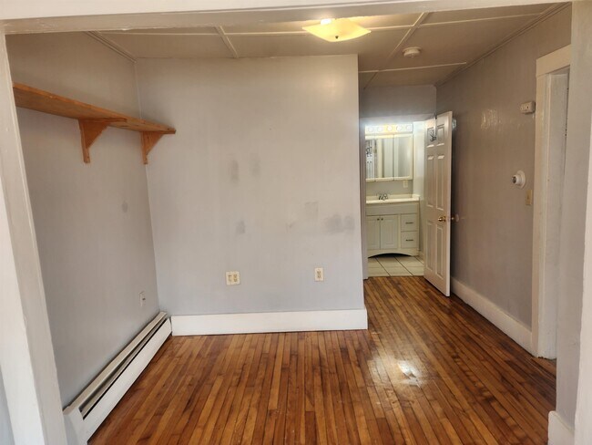 Building Photo - 6 Hager Ln