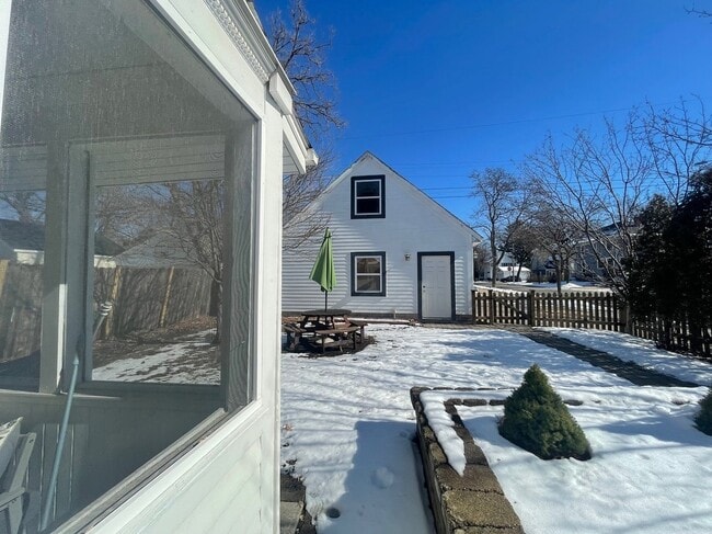 Building Photo - 4453 York Ave S