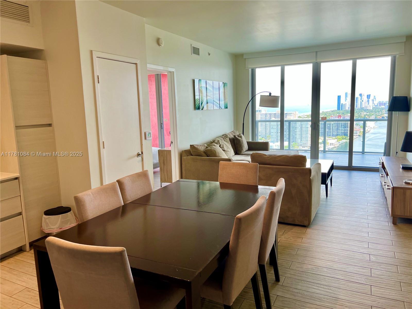 Building Photo - 2600 E Hallandale Beach Blvd
