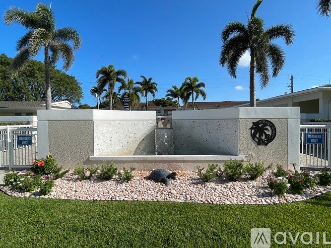 Village Green Pool Club access next door - 685 12th Ave S