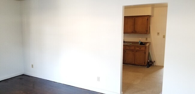 Building Photo - 313-313 Hurdle Dr