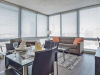 Building Photo - 33 Hudson St