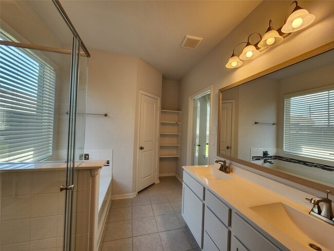 Building Photo - 411 Alaska Cedar Dr
