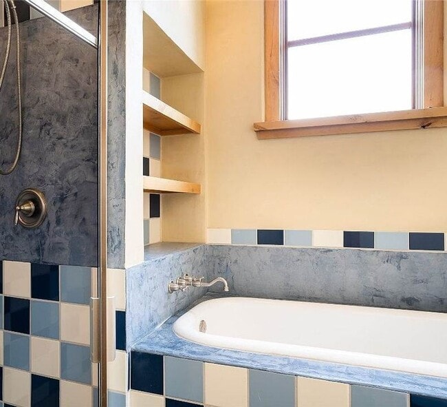 Building Photo - 4 Bedroom 3 Ba  Rare beauty and the essence of Bozeman