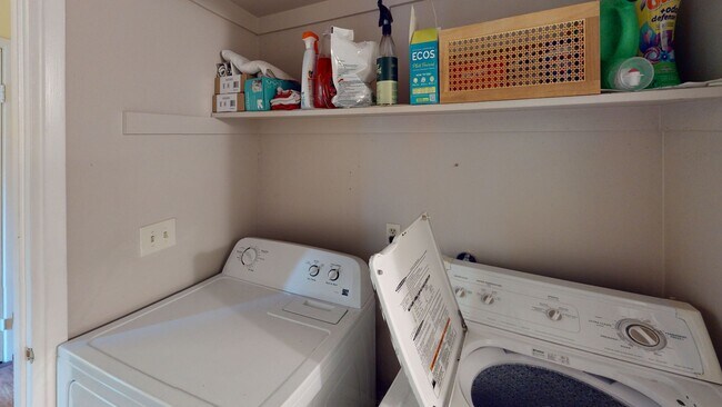 Building Photo - *DEPOSIT PENDING* 3 bed, 2.5 Bath Townhome Near Cal Poly!