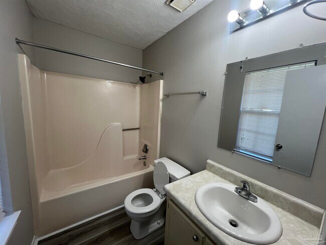 Building Photo - 842 Amberway Dr