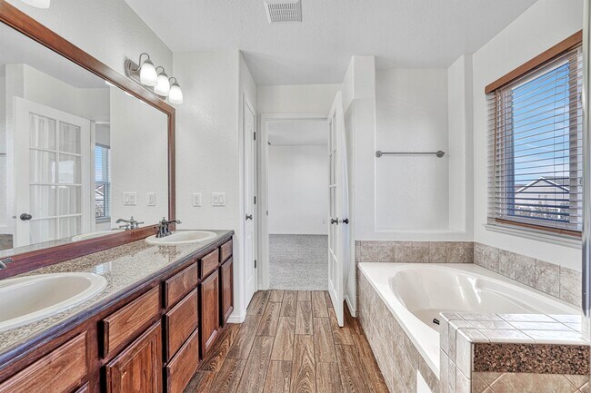 Building Photo - 7368 Prythania Park Dr