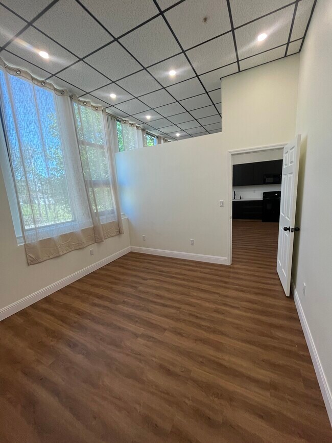 Building Photo - 67 Sand Creek Rd