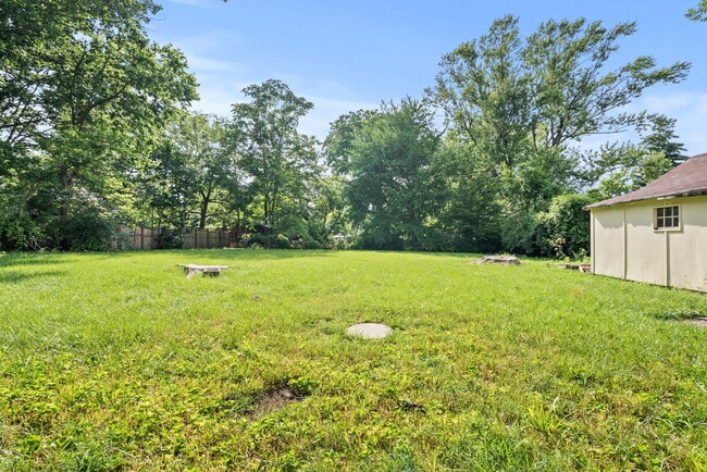 Building Photo - 1851 Nicholasville Rd