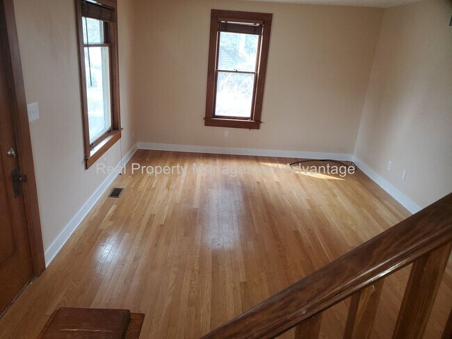Building Photo - Craftsman Style, Modern Amenities Steps fr...