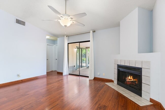 Building Photo - 9929 Village Briar