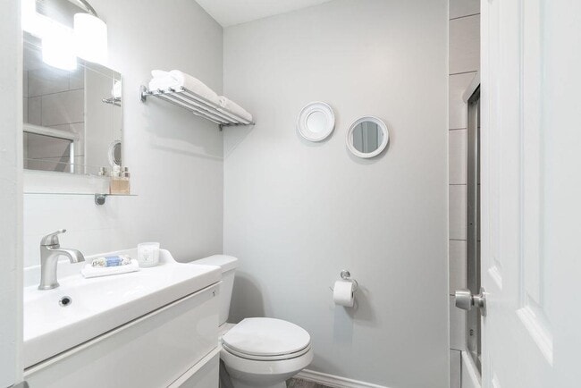Building Photo - 1515 Glenmeadows Dr