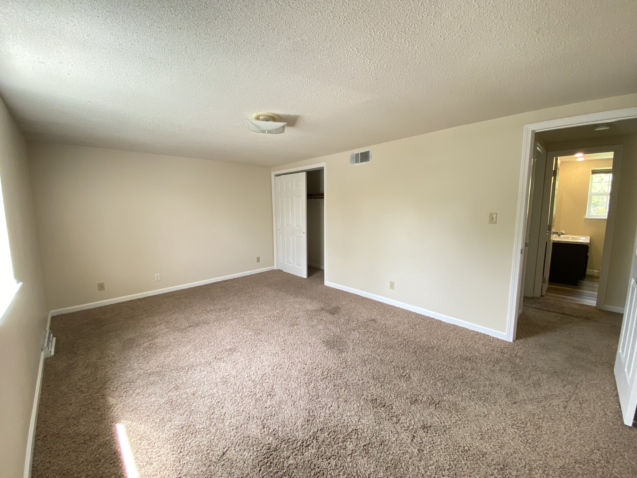 Building Photo - 4327 Ludwick Blvd