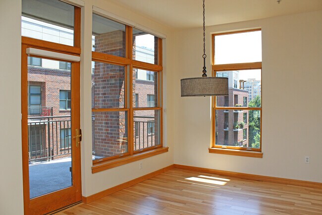 Building Photo - 820 NW 12th Ave