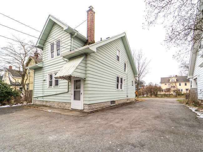 Building Photo - 38 Elgrove Rd