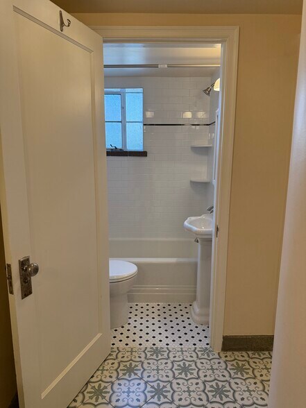 Building Photo - 452 S 800 E