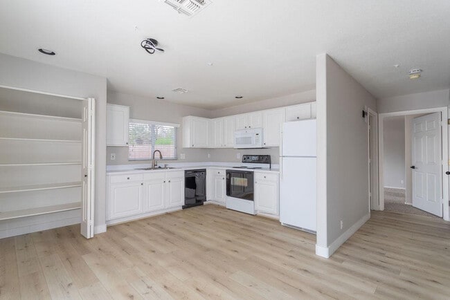 Building Photo - 7650 E Williams Dr