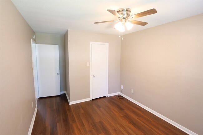 Building Photo - 915 Comstock Springs Dr