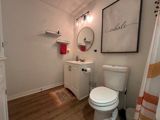 Building Photo - 609 Central St