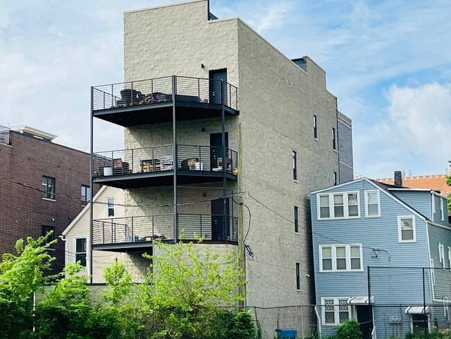 Building Photo - 3253 N Elston Ave