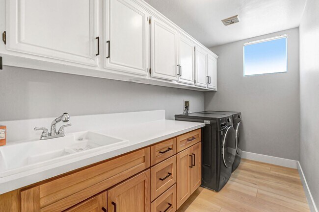 Building Photo - 4386 Bayhill Ln