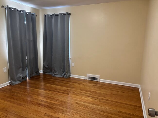 Building Photo - 897 Colonel Ledyard Hwy