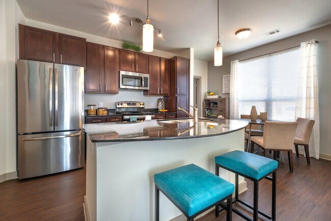 Building Photo - More Space, More Savings – Up to 6 Weeks F...