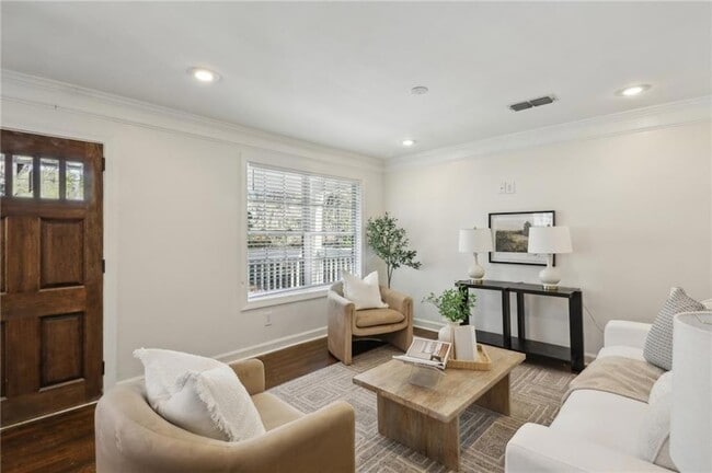 Building Photo - 1833 Flat Shoals Rd SE