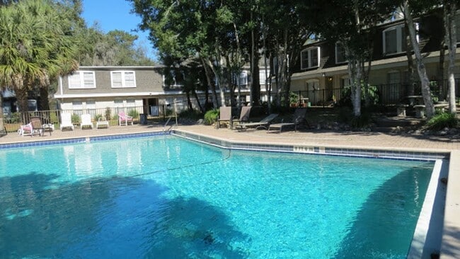 Building Photo - Furnished 1/1 in Chateau DeVille