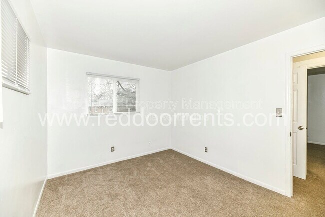 Building Photo - 5361 E Burgess Ave