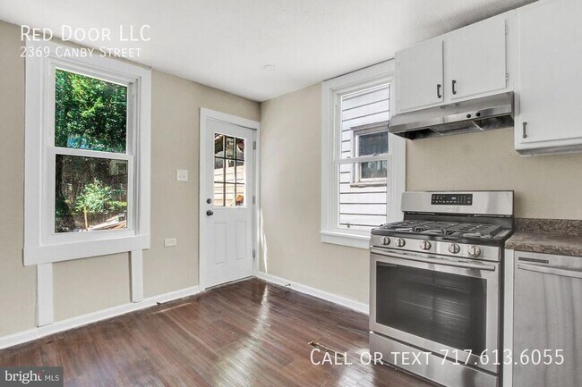 Building Photo - 2369 Canby St